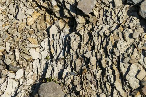 Top view of sharp broken rocks and pebbles - rocky texture Foto stock