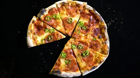 Top view of slices of baked pizza, Empty the plate - stop motion animation. Stock-Footage 150598039