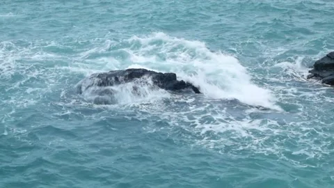 Top view slow motion waves on the reef Vídeo Stock 319874327