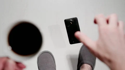 TOP VIEW: Smartphone falls and breaks up. Man trying to catch it. Slow motion. Stockbeeldmateriaal 144416172
