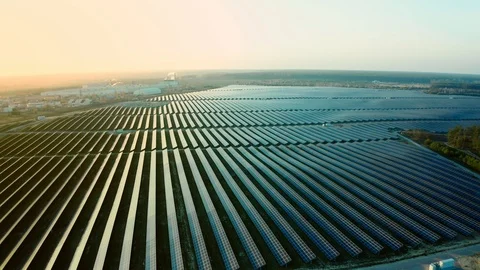 Top view of a solar power station, renewable energy, solar panels. Vidéo 124944464