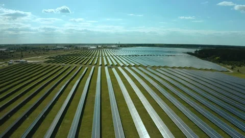 Top view of a solar power station, renewable energy, solar panels. Vídeos de archivo 130754026