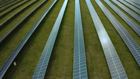 Top view of a solar power station, renewable energy, solar panels. Vídeo Stock 131150014