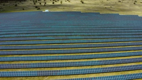 Top view of a solar power station, renewable energy, solar panels. Vídeos de archivo 131274551