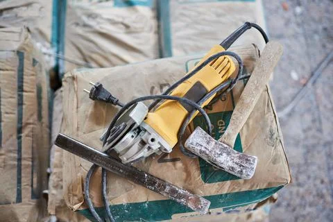Top view of some masonry tools on cement sacks Foto stock