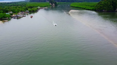 Top view of a speedboat moving at high speed in the ocean Video stock 205076809