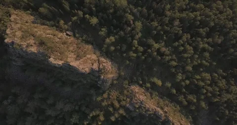 Top view of spinning over rocks and forest Vídeos de archivo 270901438