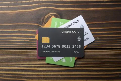 Top view of stack of debit or credit card on wooden background. The cards a.. Foto stock