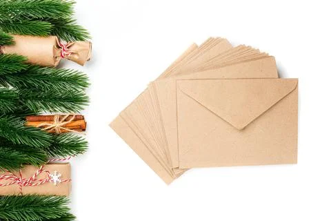 Top view of stack of scattered craft envelopes for letters on isolated white Foto stock