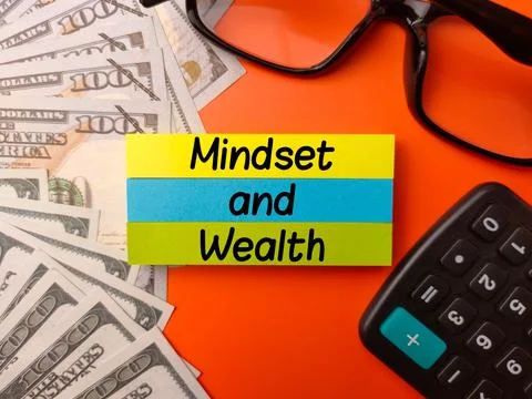 Top view sticky note and banknotes with the word Mindset and Wealth on a or.. Stock Photos