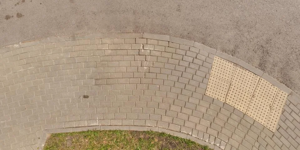 Top view of surface of pedestrian path with paving slabs with the border of l 스톡 사진