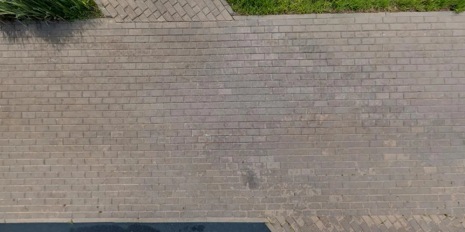 Top view of surface of pedestrian path with paving slabs with the border of l 스톡 사진