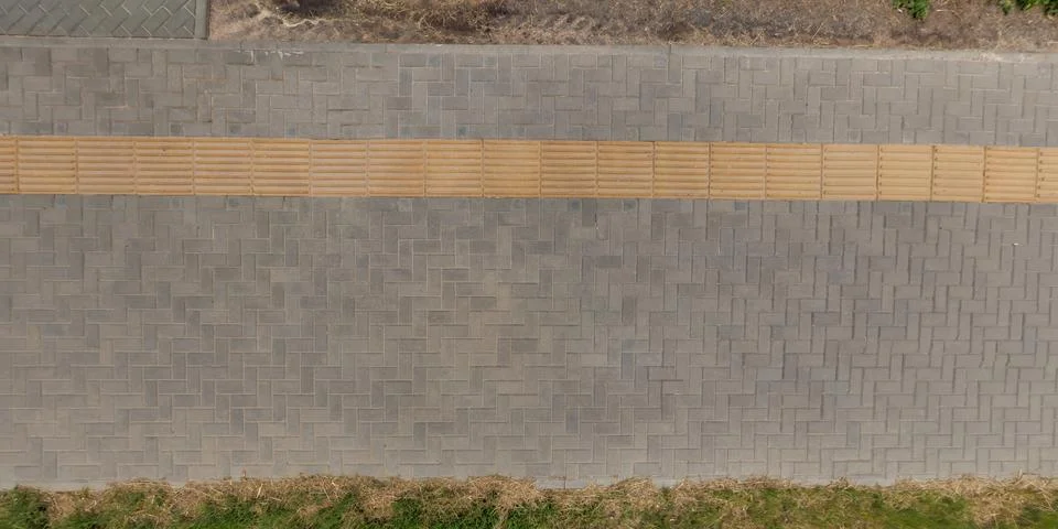 Top view of surface of pedestrian path with paving slabs with the border of l 스톡 사진
