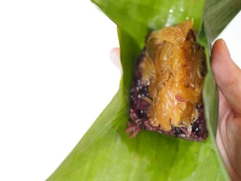 Top view Thai snack, black sticky rice with coconut on banana leaf 库存照片