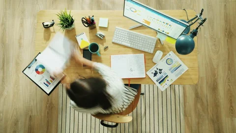 Top view time lapse of young businesswoman working in office using computer Vidéo 158073260