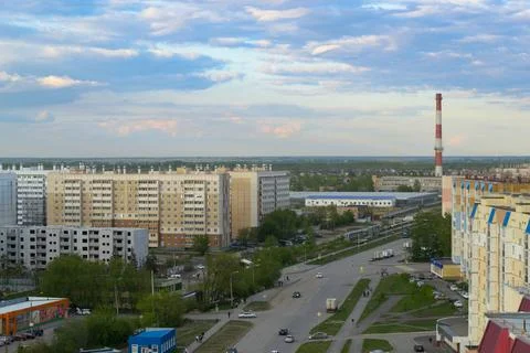 Top view of the town with many multi-storey buildings under a cloudy sky Foto stock