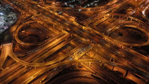 Top view of traffic on a roundabout road at night Vídeos de archivo 263173775