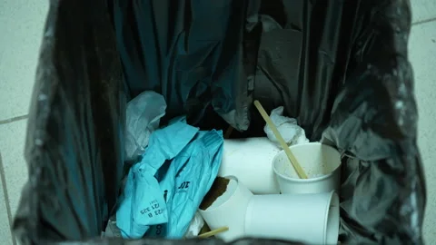Top view trash bin with disposable paper coffee cups. Stock-Footage 219747041