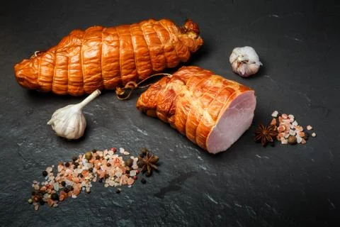 Top view on two chunks of smoked gammon with spices and garlic Foto stock