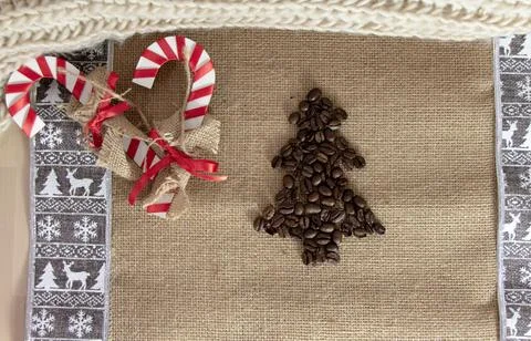 A top-view of two decorative candy canes and a Christmas tree made of coffe.. 스톡 사진