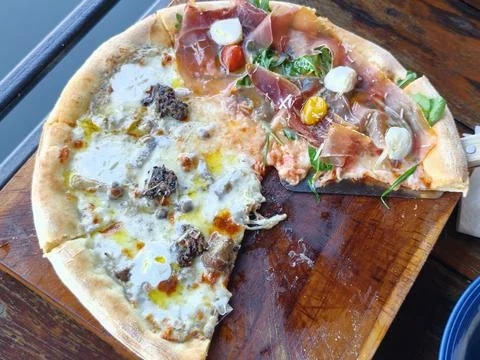 Top view of two side pizza Truffle and mushroom, Sliced ??pork. Italian foo.. Foto stock