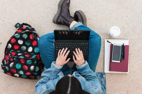 Top view of a university student while she writes in her laptop 스톡 사진