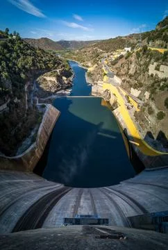 Top view vertical composition of high Dam Stockfoto's
