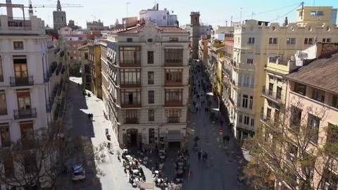 Top view video of people strolling through the "plaza de los fueros" in Valencia Video stock 194255541
