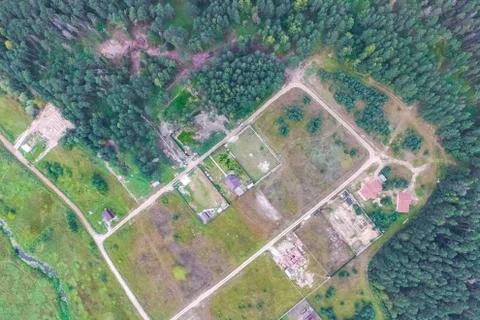 Top view of the village, fields and forests near the village. Foto stock