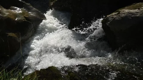 Top view of water flowing to a waterfall in the evening sun (slow motion) 스톡 동영상 260822662