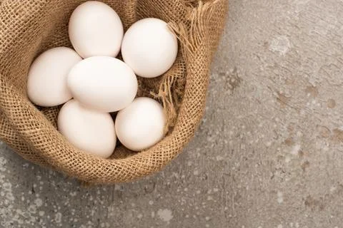 Top view white eggs sackcloth 스톡 사진