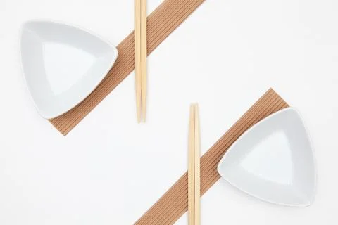 Top View Of White Empty Sushi Plates With Bamboo Chopsticks. 스톡 사진