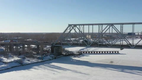 Top view in the winter on the iron bridge and a city through the frozen river. Stock Footage 165030311