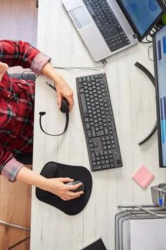 Top view of a woman's hands using the computer Foto stock