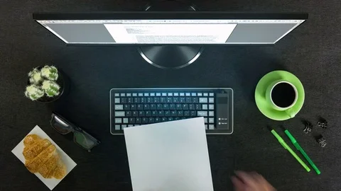 Top view of writer's workplace - big pc monitor with cup of coffee on the table 库存影片 77665033