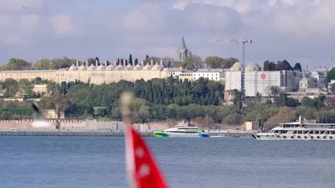 Topkapi Palace-Turkish Flag-Crow 스톡 동영상 143235339