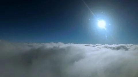On the topmost edge of the clouds Vidéo 115961179
