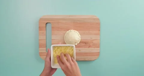 Topping empanada 1 스톡 동영상 132194647