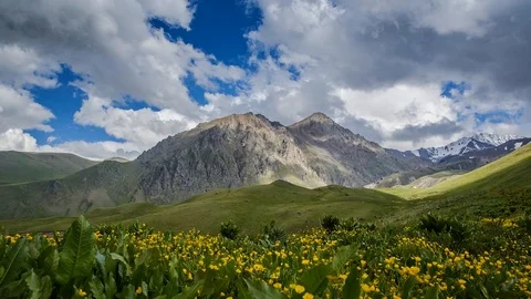 Tops of Mountain Range and smooth movement of clouds 動画素材 87751039