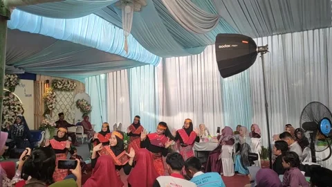 Tor tor dance Stock Footage 224718202