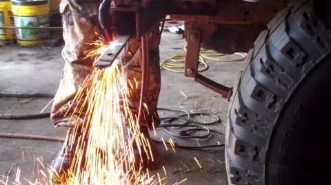 Torch cutting through metal Vídeo Stock 637823