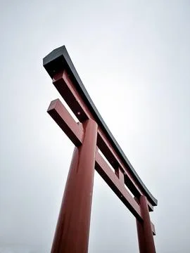 Torii Gate In Kamakura With Clouds Foto stock