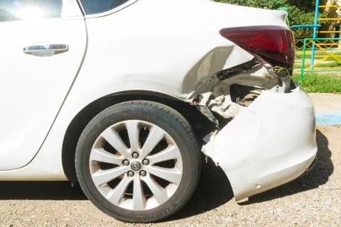 A torn off bumper. Broken rear wing of Toyota. Accident. A broken car. Stockfoto's