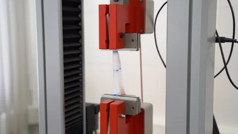 Torn machine tests polyethylene in a laboratory Video stock 123439105
