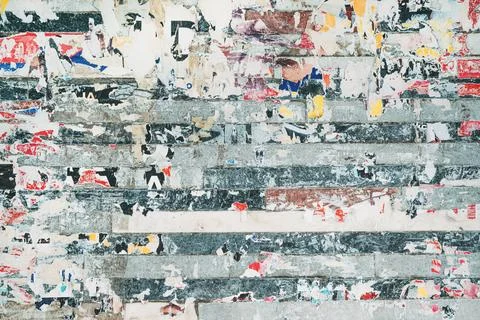 Torn poster paper pattern background, grunge texture of shredded ad billboard Foto stock