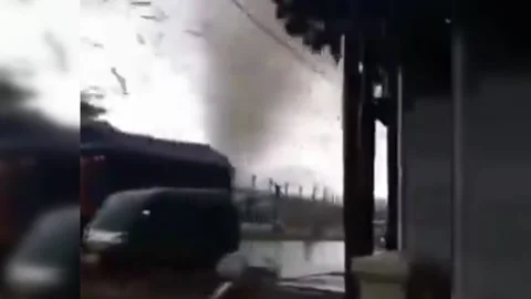 Tornado Causes Chaos in West Java, Indonesia Vídeos de archivo 280570503