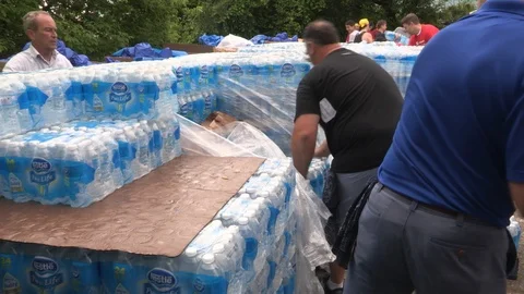 Toronto aid workers load plastic water bottles for the homeless during heatwave Stock Footage 91543400