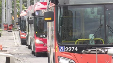 Toronto, Can, May 15 2026 extreme traffic jam gridlock in city streets Video stock 335259767