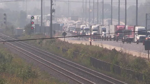 Toronto, Can May 23 2026 Gridlock highway traffic jam with cars stuck Stock-Footage 341028452