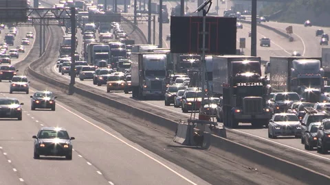 Toronto, Can May 23 2026 Gridlock highway traffic jam with cars stuck Stock-Footage 341028499
